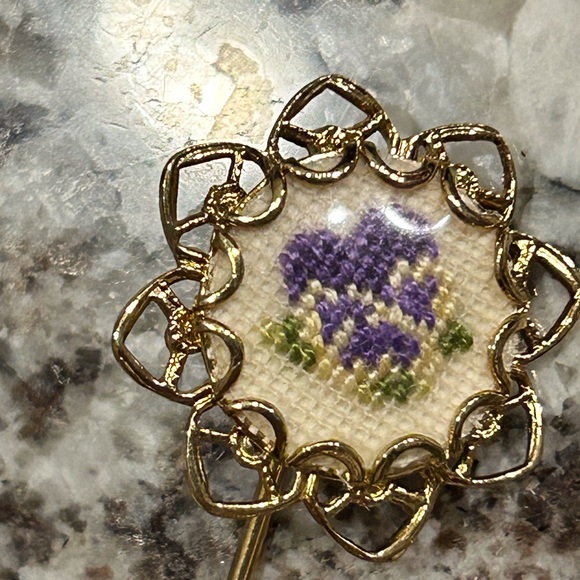 Vintage needlepoint stick pin - Picture 3 of 3